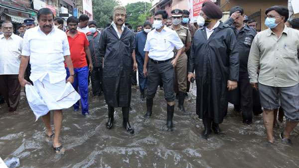 ஹெலிகாப்டரில் பறக்காமல் வீதியில் இறங்கிய ஸ்டாலின்... ஏன் சிகப்பு நிற மஹிந்திரா தார் காரில் வந்தார் தெரியுமா?