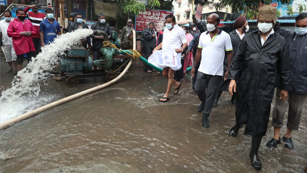 ஹெலிகாப்டரில் பறக்காமல் வீதியில் இறங்கிய ஸ்டாலின்... ஏன் சிகப்பு நிற மஹிந்திரா தார் காரில் வந்தார் தெரியுமா?
