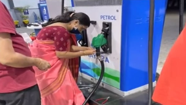 சாதாரண நபர் போல் பெட்ரோல் பங்கை சோதனையிட்ட அமைச்சர்!! அடுத்து நடந்ததுதான் அதிரடியான விஷயம்...!