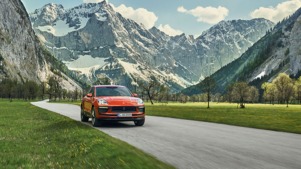 இவ்ளோ அதிக விலையா! Porsche Macan ஆடம்பர கார் இந்தியாவில் அறிமுகம்... விலைய மட்டும் கேட்காதீங்க!