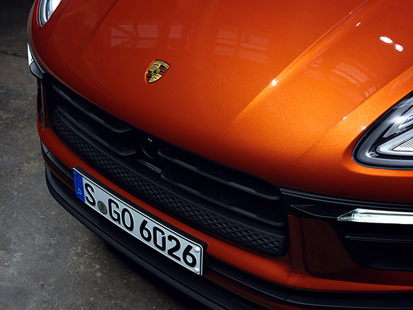 இவ்ளோ அதிக விலையா! Porsche Macan ஆடம்பர கார் இந்தியாவில் அறிமுகம்... விலைய மட்டும் கேட்காதீங்க!