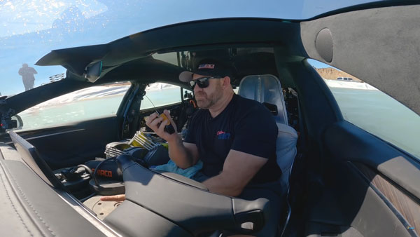 நீருக்குள் இயங்குமா டெஸ்லா மாடல் எஸ் எலக்ட்ரிக் கார்? வெளிக்காட்டும் வீடியோ இதோ!!