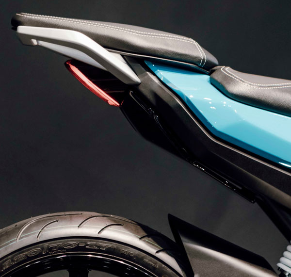 250கிமீ ரேஞ்ஜ்! மணிக்கு 105கிமீ வேகம்! Vmoto Stash இ-பைக் வெளியீடு! விலை எவ்வளவு தெரியுமா?