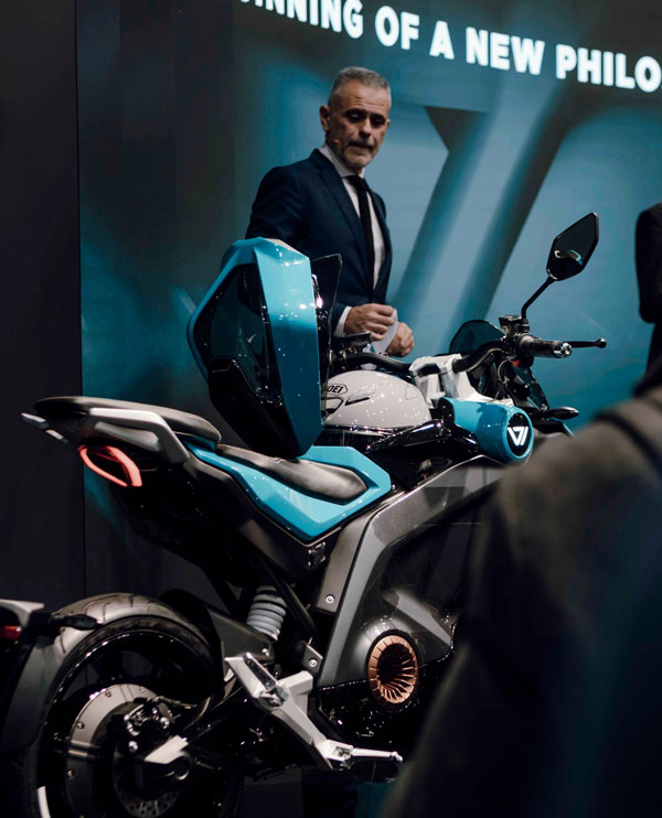 250கிமீ ரேஞ்ஜ்! மணிக்கு 105கிமீ வேகம்! Vmoto Stash இ-பைக் வெளியீடு! விலை எவ்வளவு தெரியுமா?