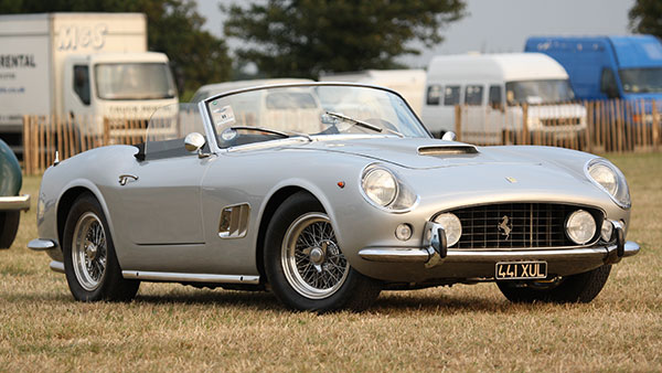 திரைப்படங்களால் வேர்ல்டு ஃபேமஸான கார் மாடல்கள்... நிறைய கார்கள் இந்த பட்டியல் இருக்குங்க!