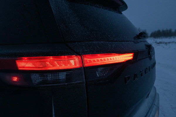 கார் ரிவர்ஸ் லைட்கள் உண்மையில் எதற்காக பயன்படுகின்றன தெரியுமா? இவ்ளோ நாளா இது தெரியாம போச்சே!