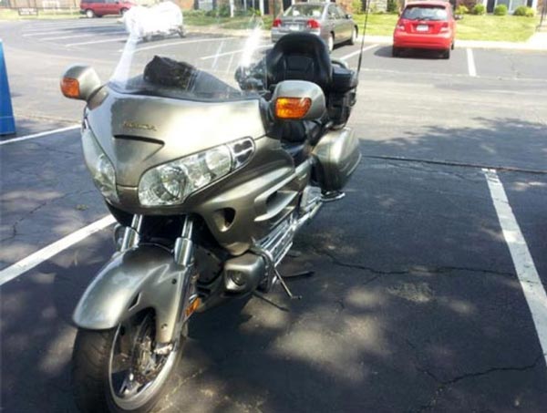 80 வயதில் கோல்டுவிங் சூப்பர்பைக்கில் 10 லட்ச கிமீகளை நிறைவு செய்துள்ள ‘ஹீரோ’- இந்த பைக்கை தூக்குறதே கஷ்டமாச்சே