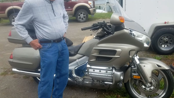 80 வயதில் கோல்டுவிங் சூப்பர்பைக்கில் 10 லட்ச கிமீகளை நிறைவு செய்துள்ள ‘ஹீரோ’- இந்த பைக்கை தூக்குறதே கஷ்டமாச்சே