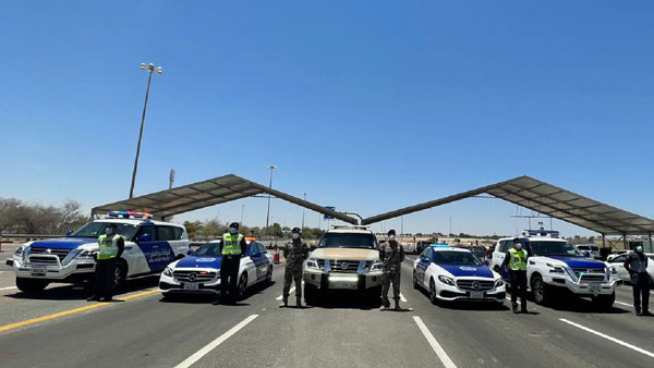 அபுதாபி காவல்துறையும், அவர்களிடத்தில் இருக்கும் சூப்பர்கள் கார்களும்... இந்த காரை எல்லாம் போலீஸ்காரங்க பயன்படுத்துறாங்களா!!