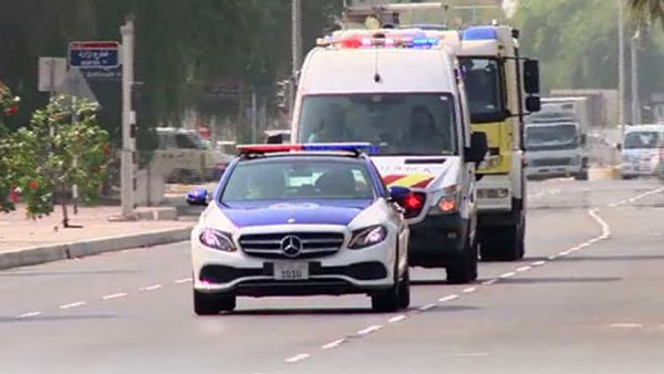 அபுதாபி காவல்துறையும், அவர்களிடத்தில் இருக்கும் சூப்பர்கள் கார்களும்... இந்த காரை எல்லாம் போலீஸ்காரங்க பயன்படுத்துறாங்களா!!