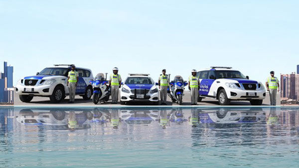 அபுதாபி காவல்துறையும், அவர்களிடத்தில் இருக்கும் சூப்பர்கள் கார்களும்... இந்த காரை எல்லாம் போலீஸ்காரங்க பயன்படுத்துறாங்களா!!