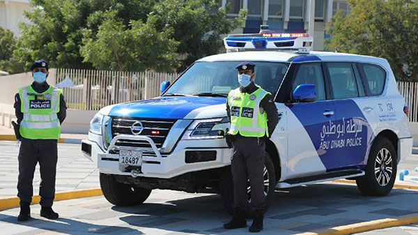 அபுதாபி காவல்துறையும், அவர்களிடத்தில் இருக்கும் சூப்பர்கள் கார்களும்... இந்த காரை எல்லாம் போலீஸ்காரங்க பயன்படுத்துறாங்களா!!