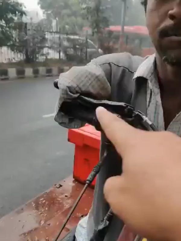 “கை, கால்கள் இல்லையென்றால் என்ன? நான் வேலை தருகிறேன்” - மாற்றுத்திறனாளிக்கு உதவிகரம் நீட்டும் ஆனந்த் மஹிந்திரா “கை, கால்கள் இல்லையென்றால் என்ன? நான் வேலை தருகிறேன்” - மாற்றுத்திறனாளிக்கு உதவிகரம் நீட்டும் ஆனந்த் மஹிந்திரா