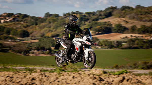 Benelli-இன் மலிவு விலை அட்வென்சர் பைக்கிற்கு இந்தியாவில் புக்கிங் தொடக்கம்... ரூ. 6 ஆயிரம் மட்டும் போதும்!