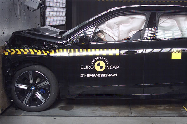 அடுத்த வாரம் விற்பனைக்கு வருகிறது BMW iX... இதோட பாதுகாப்பு திறன் என்ன தெரிஞ்சா நீங்களும் ஒன்னு வாங்க ஆசப்படுவீங்க!