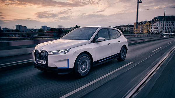 அத்தனையும் மின்சார கார்கள்... 2021ல் விற்பனைக்கு வந்த இ-கார்களின் பட்டியல்! விலை மலிவான இ-காரும் இந்த ஆண்டுதான் விற்பனைக்கு வந்தது!