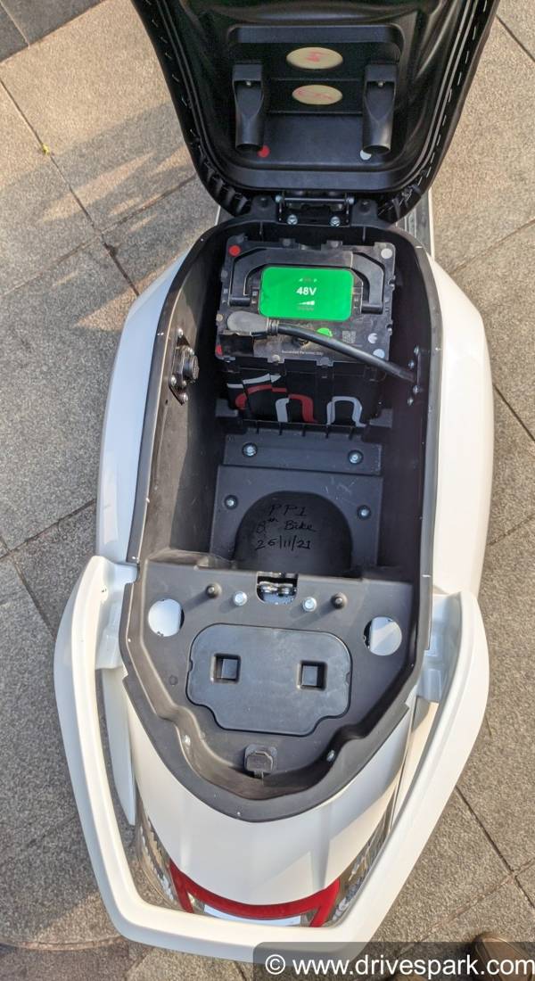 விலை கம்மியா இருக்கு... அதுக்குனு பேட்டரி இல்லாம வாங்கிட்டு ஸ்கூட்டர எப்படி ஓட்டுறது? பவுன்ஸின் லாபம் தரும் திட்டம் பற்றிய முழு விபரம்!