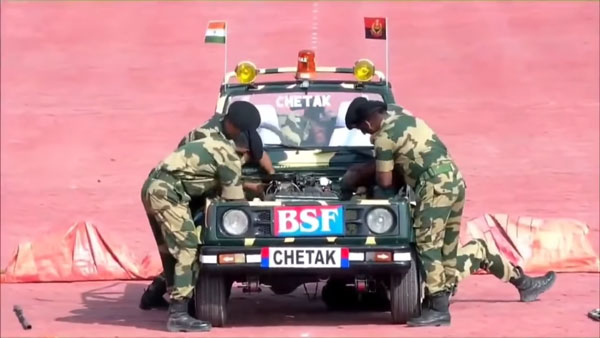 2 நிமிஷம்தான்... காரை அக்குவேர்-ஆணிவேராக கழட்டி மீண்டும் மாட்டிய ராணுவ வீரர்கள்! சூப்பரான திறமை பற்றிய வீடியோ!