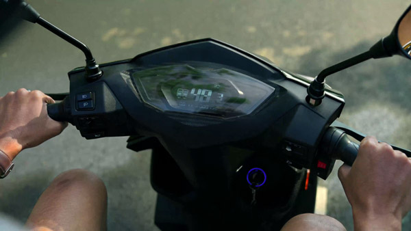 ஓலா எலெக்ட்ரிக் ஸ்கூட்டருக்கு புதிய ஆப்பு... ஒற்றை சார்ஜில் 120 கிமீ போகும்... EeVe Soul இந்தியாவில் அறிமுகம்!