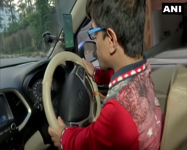 இந்தியாவிலேயே இதுதான் முதல்முறை!! பல சோதனைகளுக்கு பிறகு, ஓட்டுனர் உரிமத்தை பெற்ற முதல் குறை-உயர மாற்று திறனாளி