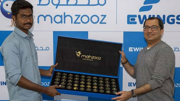 UAE-இல் 1 கிலோ தங்கத்தை பரிசாக தட்டிச்சென்ற இந்திய இளைஞர்!! இறந்த தந்தைக்கு அர்ப்பணிப்பதாக பெருமிதம்!