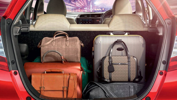 சூப்பரா மைலேஜ் கிடைக்கும்... காரின் எடையை எப்படி குறைக்கலாம் தெரியுமா? இந்த விஷயத்தை யாரும் சொல்ல மாட்டாங்க!