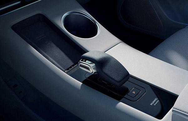 போர்ஷே மசான் காருக்கு டூப்ளிகேட் அடித்த சீனர்கள்... இந்த காரைகூட அவங்க விட்டு வைக்கல!