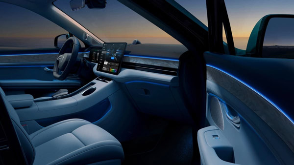 போர்ஷே மசான் காருக்கு டூப்ளிகேட் அடித்த சீனர்கள்... இந்த காரைகூட அவங்க விட்டு வைக்கல!