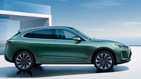 போர்ஷே மசான் காருக்கு டூப்ளிகேட் அடித்த சீனர்கள்... இந்த காரைகூட அவங்க விட்டு வைக்கல!