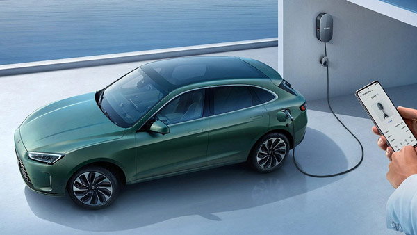 போர்ஷே மசான் காருக்கு டூப்ளிகேட் அடித்த சீனர்கள்... இந்த காரைகூட அவங்க விட்டு வைக்கல!