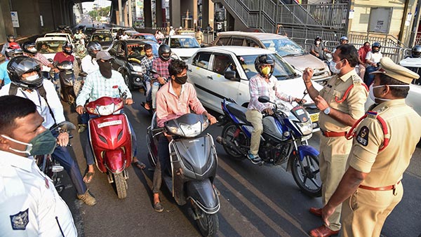 காரணமின்றி வாகனங்களை நிறுத்தக்கூடாது!! டிராஃபிக் போலீஸாருக்கு போடப்பட்ட கடிவாளம் - அட சென்னையில் இல்லைங்க!