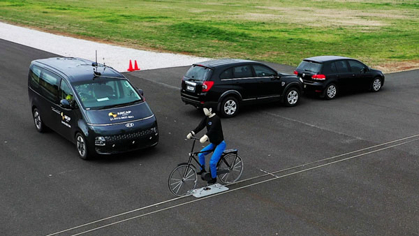 ரொம்ப அழகான கார் மட்டும்தான் நினைச்சோம்... பாதுகாப்புல இரும்பு பெட்டகத்தையே மிஞ்சிடும் போல...