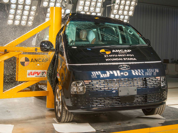 ரொம்ப அழகான கார் மட்டும்தான் நினைச்சோம்... பாதுகாப்புல இரும்பு பெட்டகத்தையே மிஞ்சிடும் போல...