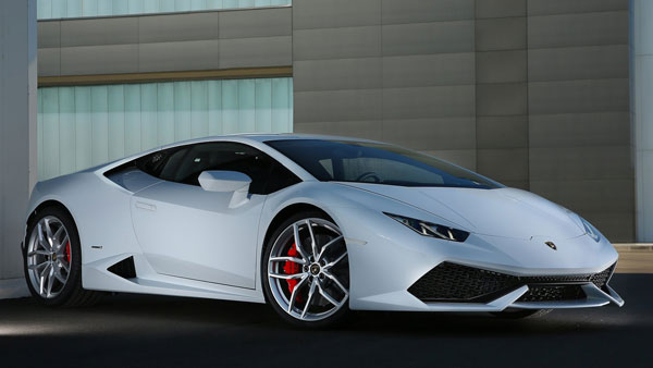 அபுதாபி காவல்துறையும், அவர்களிடத்தில் இருக்கும் சூப்பர்கள் கார்களும்... இந்த காரை எல்லாம் போலீஸ்காரங்க பயன்படுத்துறாங்களா!!