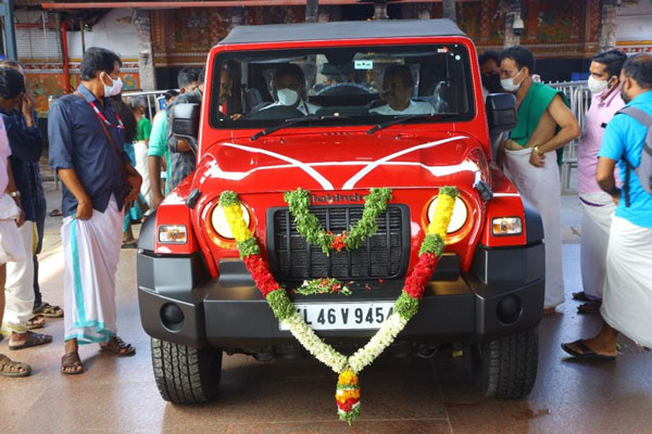 கோவிலுக்கு பரிசளிக்கப்பட்ட பிரபல கார் மாடல்! தனி நபர் கொடுக்கல பிரபல கார் நிறுவனம் கொடுத்திருக்கு! கோவிலுக்கு பரிசளிக்கப்பட்ட பிரபல கார் மாடல்! தனி நபர் கொடுக்கல பிரபல கார் நிறுவனம் கொடுத்திருக்கு!