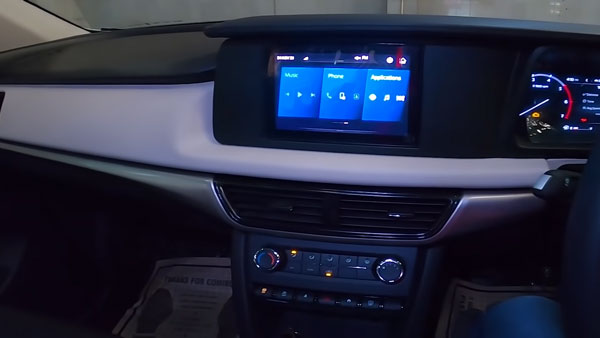 விலை குறைவான மஹிந்திரா எக்ஸ்யூவி700 கார் இப்படிதான் இருக்கும்!! சக்கரங்கள் மட்டும்தான் வேறயா? - வீடியோ விலை குறைவான மஹிந்திரா எக்ஸ்யூவி700 கார் இப்படிதான் இருக்கும்!! சக்கரங்கள் மட்டும்தான் வேறயா? - வீடியோ