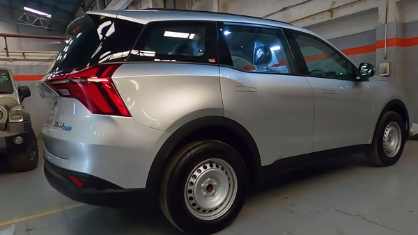 விலை குறைவான மஹிந்திரா எக்ஸ்யூவி700 கார் இப்படிதான் இருக்கும்!! சக்கரங்கள் மட்டும்தான் வேறயா? - வீடியோ விலை குறைவான மஹிந்திரா எக்ஸ்யூவி700 கார் இப்படிதான் இருக்கும்!! சக்கரங்கள் மட்டும்தான் வேறயா? - வீடியோ