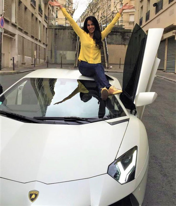 சூப்பர் கார்களை பயன்படுத்தும் 7 இந்திய பெண்கள்... ஒவ்வொரு காரோட விலையும் கண்ண கட்டுது!