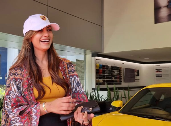 சூப்பர் கார்களை பயன்படுத்தும் 7 இந்திய பெண்கள்... ஒவ்வொரு காரோட விலையும் கண்ண கட்டுது!