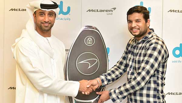 UAE-இல் 1 கிலோ தங்கத்தை பரிசாக தட்டிச்சென்ற இந்திய இளைஞர்!! இறந்த தந்தைக்கு அர்ப்பணிப்பதாக பெருமிதம்!