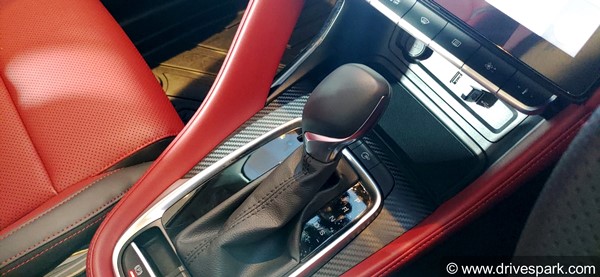 ஆரம்பநிலை தேர்வை வாங்கி அக்ஸெசரீஸால் அலங்கரிச்சிக்கலாமா? இல்ல... உயர்நிலை தேர்வையே வாங்கலாமா? எது நல்லது?