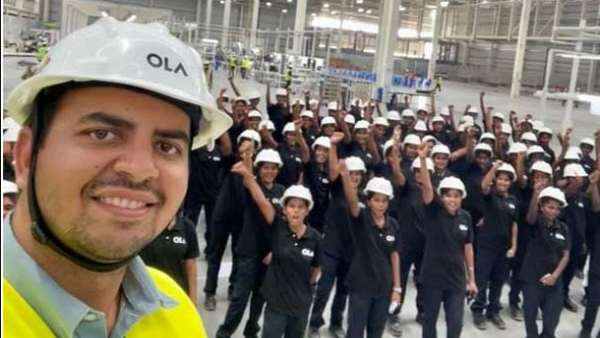 ஓலா எலக்ட்ரிக் ஸ்கூட்டரை டெலிவிரி எடுக்க தயாராகுங்கள்!! தொழிற்சாலையில் டெலிவிரிக்கு ரெடியாக ஸ்கூட்டர்கள்!