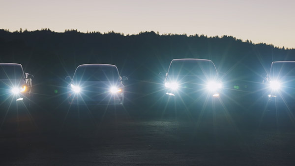 பாட்டுக்கு ஏற்ப நடனமாடும் மின் விளக்குகள்... பிரபல கார் நிறுவனத்தின் அசத்தலான அப்டேட்! எந்த நிறுவனம் தெரியுமா?