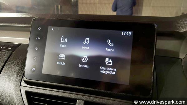 ரொம்ப ஈஸி... காரில் அதிநவீன வசதிகளை பயன்படுத்துவது எப்படினு தெரியுமா? இந்த டிப்ஸை ஃபாலோ பண்ணுங்க!