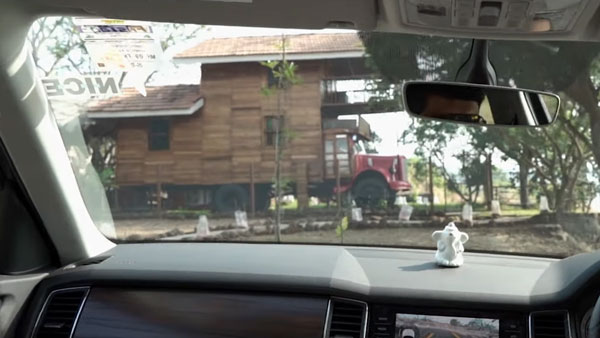 மிக பழைய டாடா லாரியை அழகிய வீடாக மாற்றிய ரெசார்ட் உரிமையாளர்... ரெண்டு அடுக்கு மாடியில் செம்ம கிளாசியா இருக்கு!