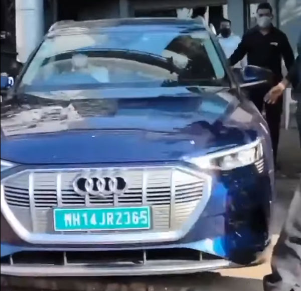 விலை உயர்ந்த Audi மின்சார கார்களில் காட்சி தந்த விராட் கோலி... இந்த கார்கள் இப்போதான் விற்பனைக்கு வந்துச்சு!