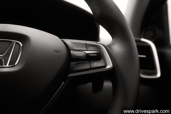 சேல்ஸ் ரொம்ப 'டல்' ஆயிருச்சு... இந்தியாவில் ஹோண்டா நிறுவனத்தை தூக்கி நிறுத்தும் ஒரே கார் இதுதான்!