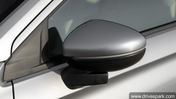 அழகோ அழகு!! ஐந்து கவர்ச்சியான தோற்றத்திலான ஒஆர்விஎம்களை கொண்ட கார்களின் பட்டியல் இதோ!