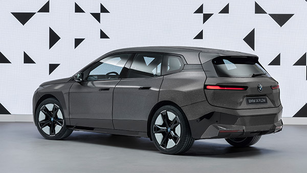 தேவைக்கேற்ப நிறத்தை மாற்றிக்கொள்ளும் புதிய பிஎம்டபிள்யூ எலக்ட்ரிக் கார்!! பிஎம்டபிள்யூ ஐஎக்ஸ் எம்60...!