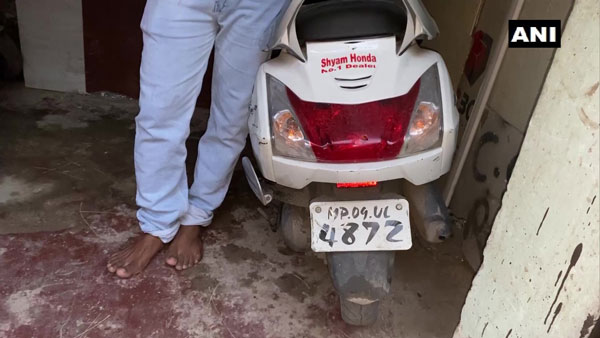 போலி பதிவெண் பயன்படுத்தியதாக நடிகர்கள் மீது புகார் அளித்த இளைஞர்... புகராளித்தவர் மீதே நடவடிக்கை எடுத்த போலீஸ்!